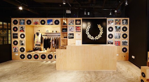 The Fred Perry Laurel Wreath Store in Singapore, designed by Studio Königshausen, pays homage to music and youth culture through its unique design. 